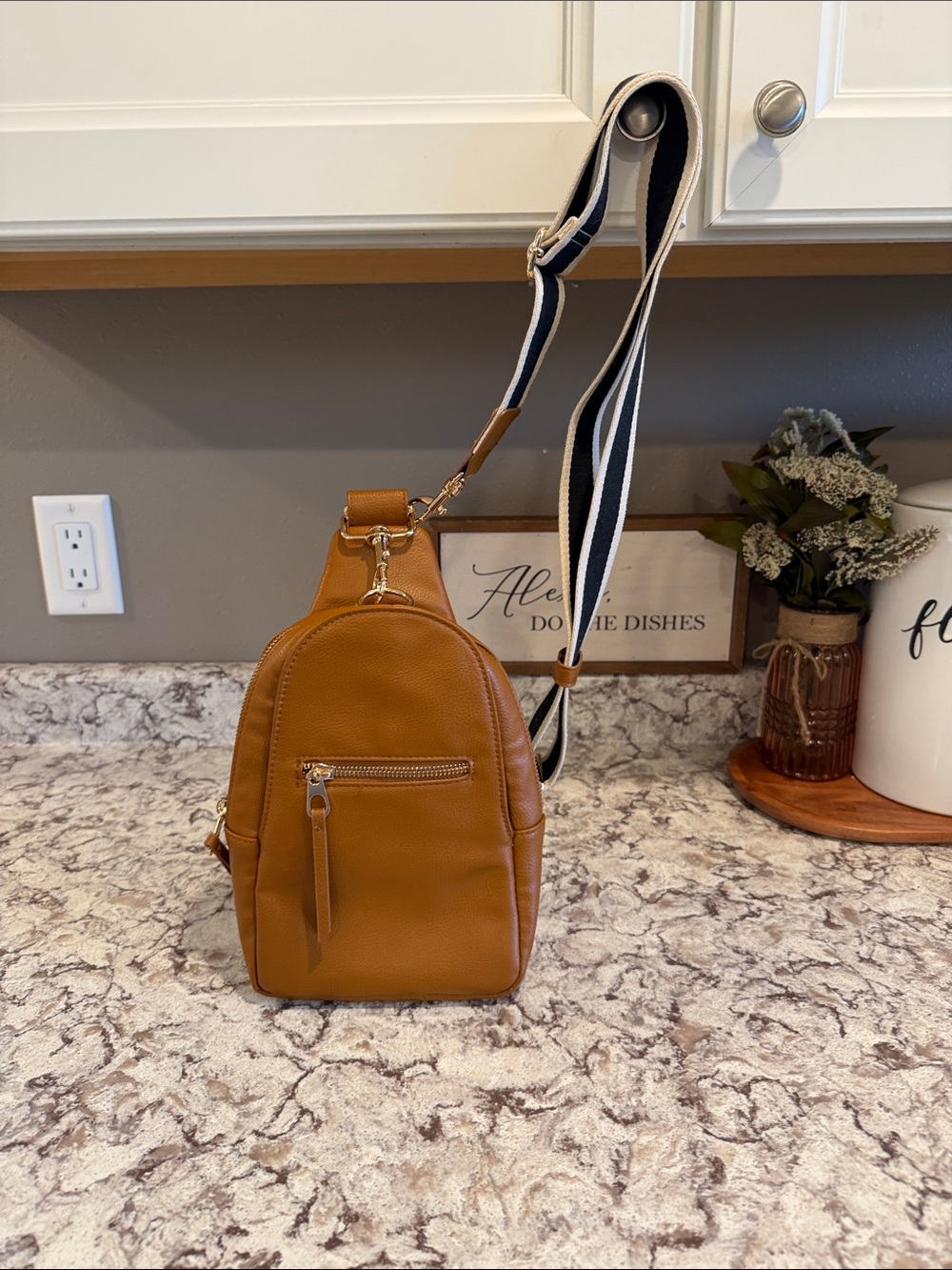 Universal Thread Tan Leather Crossbody Sling Bag - Casual Everyday Carry